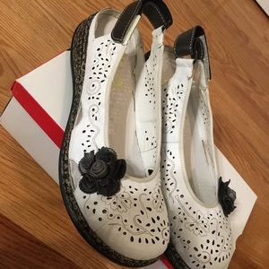 Reiner Daisy Sandals-new